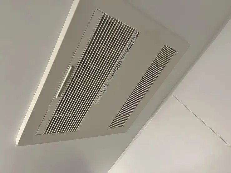 パナソニック製の浴室換気乾燥機ですね