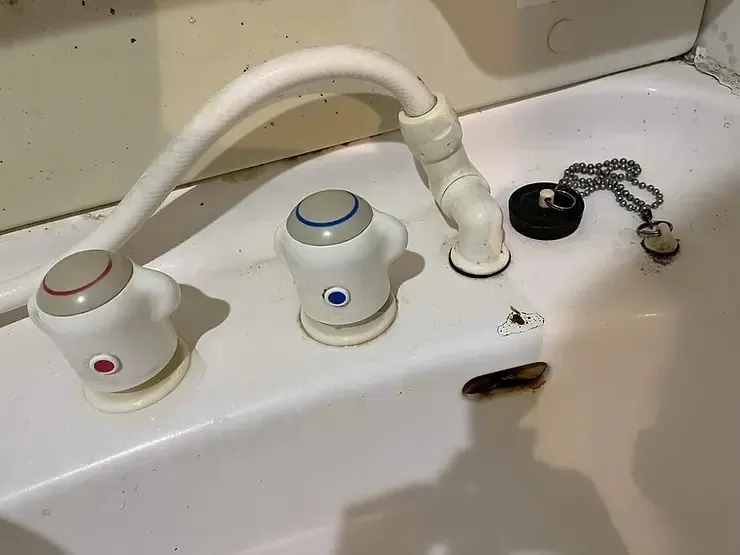 カビだけでなく、赤サビやくすみが溜まっていました