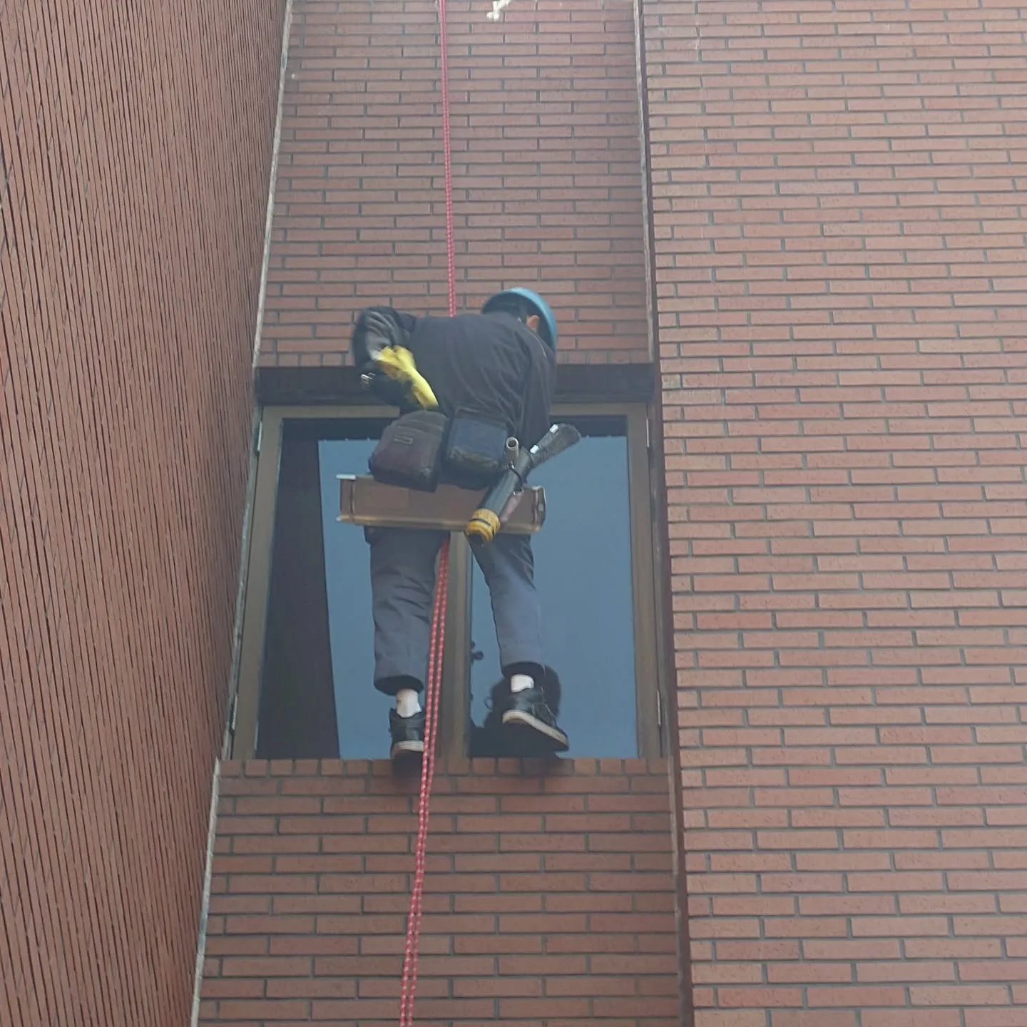 今日はビル1 棟 丸ごと 洗いました。