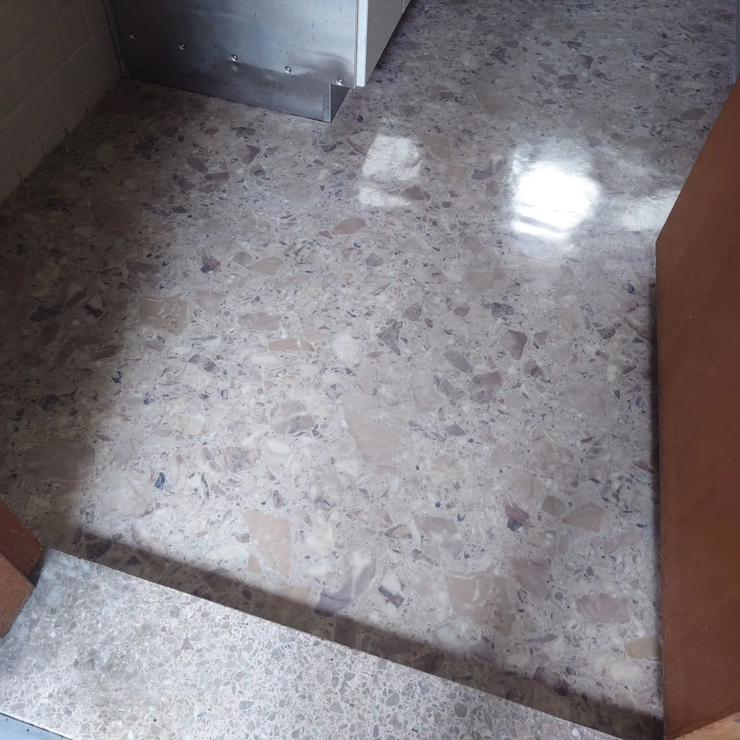 今日はビル1 棟 丸ごと 洗いました。