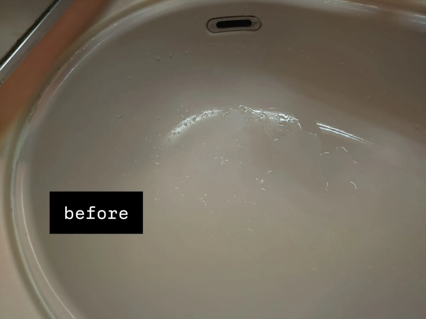 築30年の洗面台、陶器分部が直ぐに汚れる。