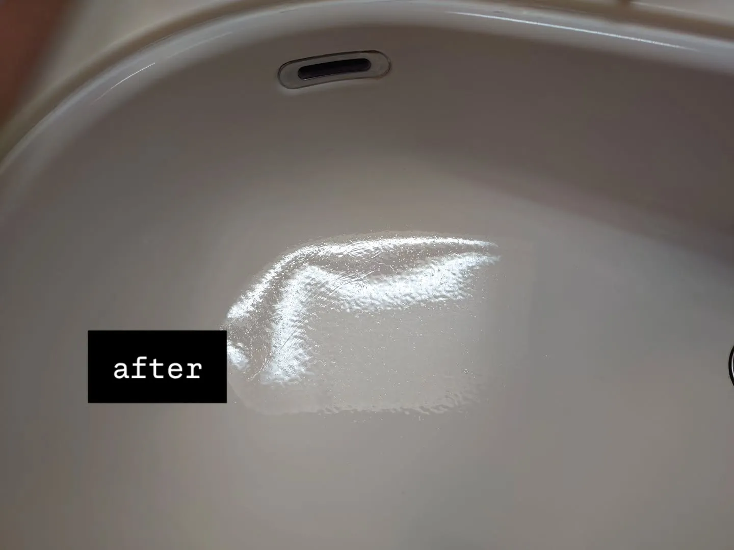 築30年の洗面台、陶器分部が直ぐに汚れる。
