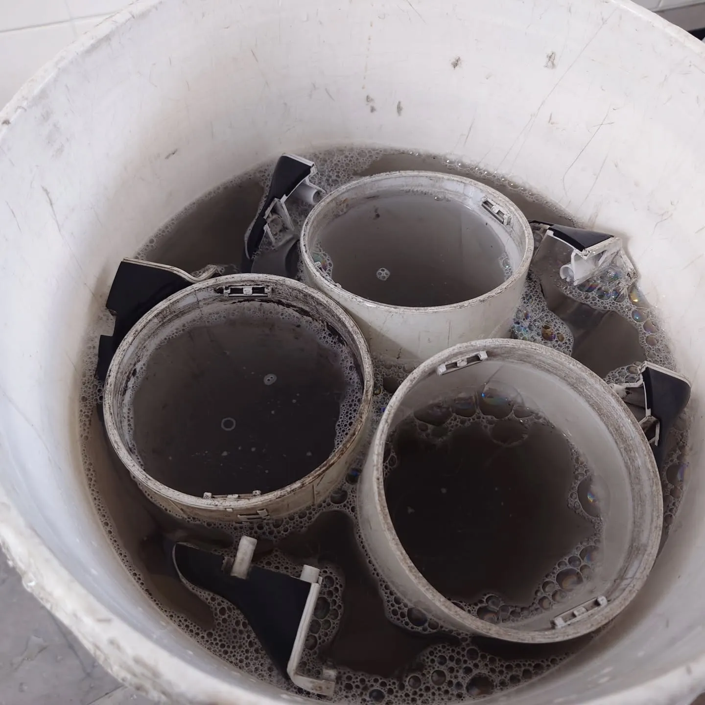 ハンディバキュームの点検・メンテナンスを実施しました。